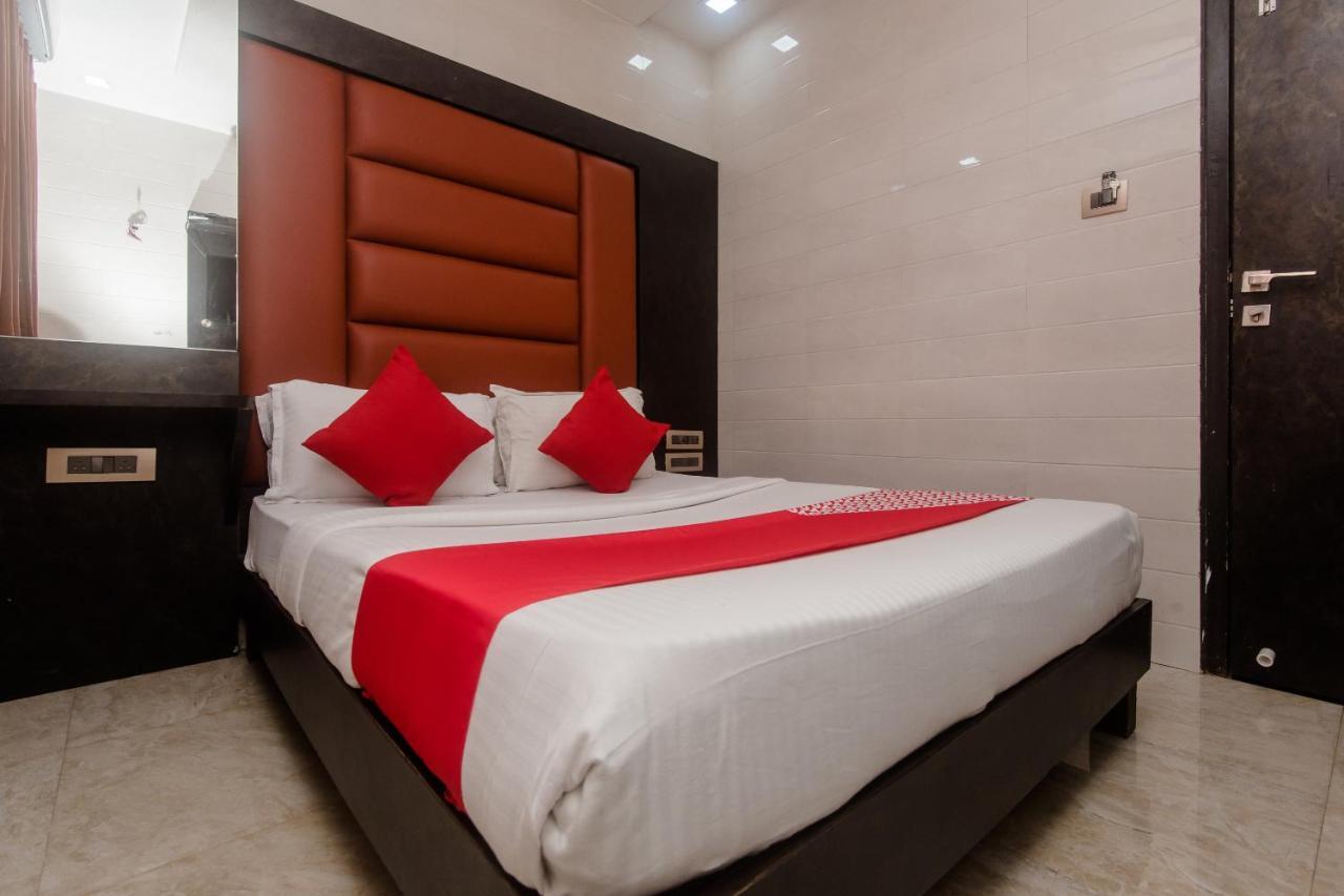 Готель Vaccinated Staff - Oyo 22055 Dadar Residency Мумбаї Екстер'єр фото