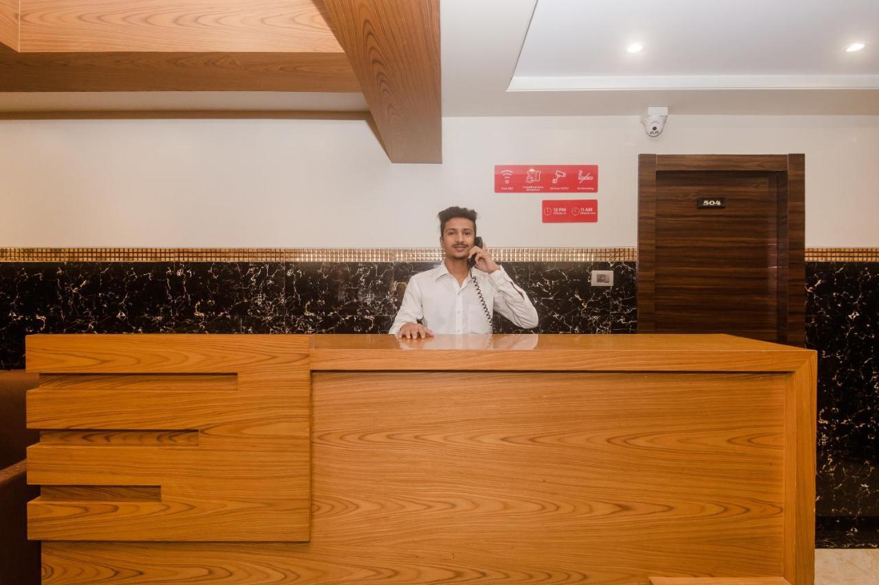 Готель Vaccinated Staff - Oyo 22055 Dadar Residency Мумбаї Екстер'єр фото